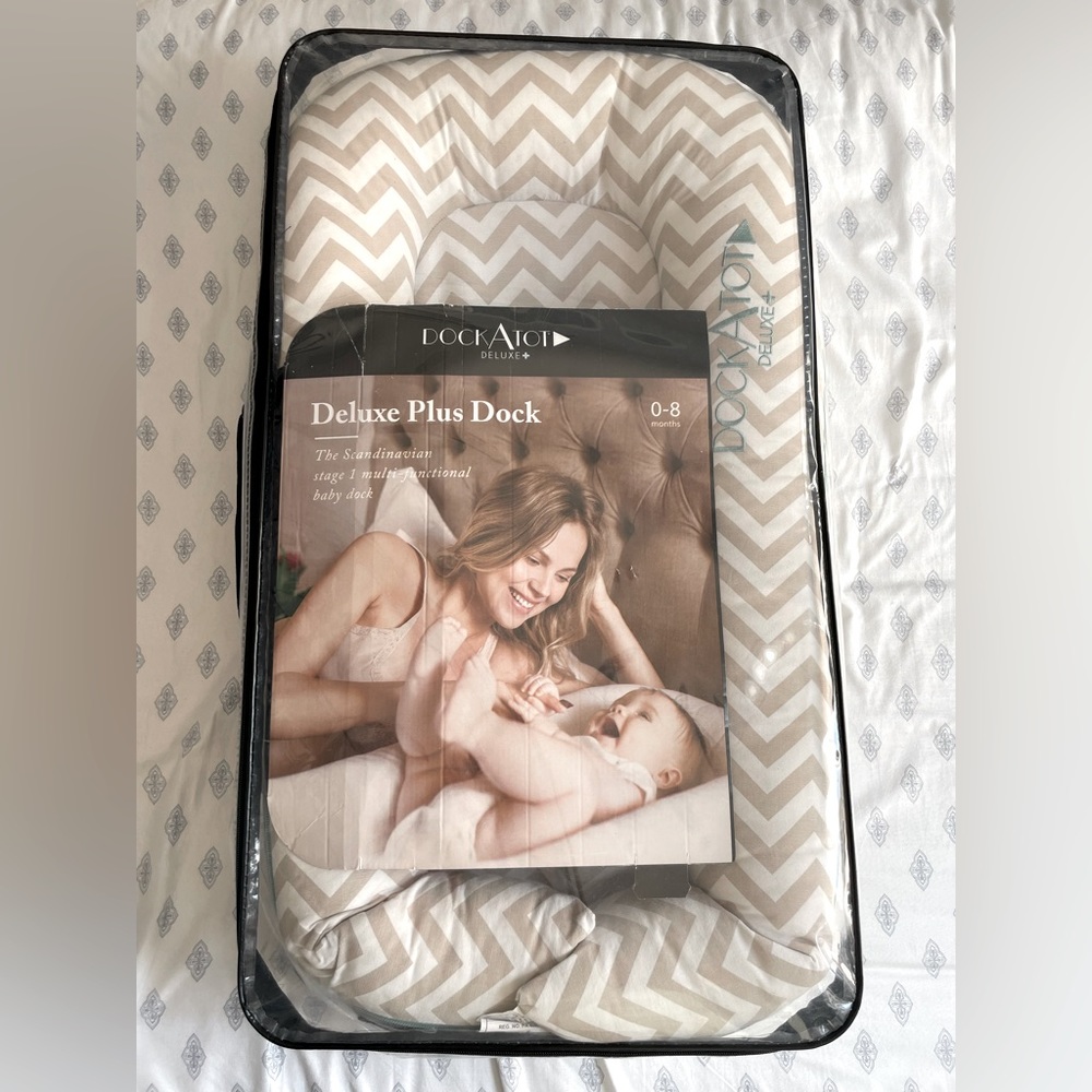 Brand New Open box Delux+ DockAtot